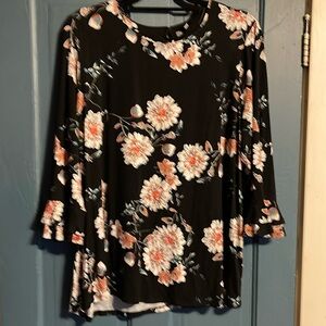 Elbow length floral top
